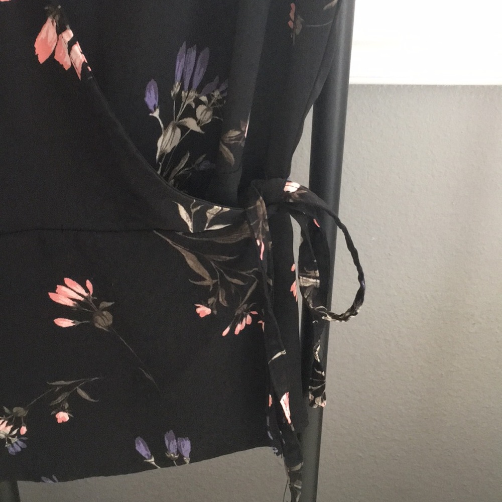 Dynamite wrap blouse - Picture 4 of 4